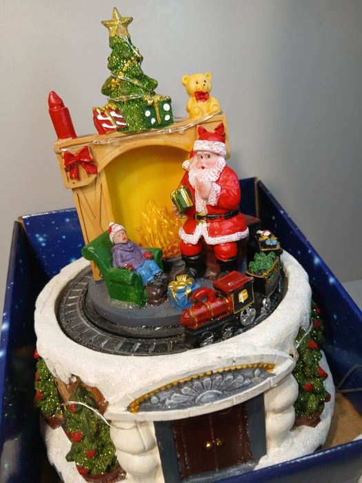 Новорічна інсталяція музична рухома новорічний декор санта потяг