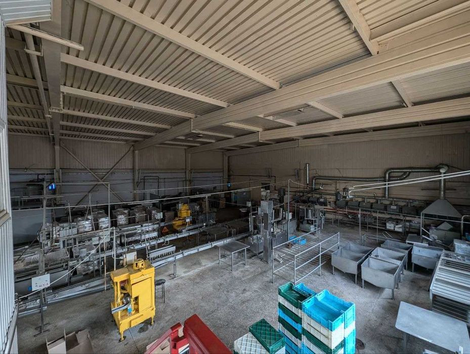 Продамо 2400 кв.м виробничих площ  консервного заводу в чудовому стані