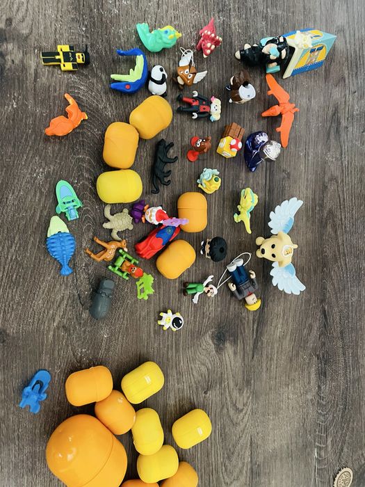 Фігурки з кіндерів