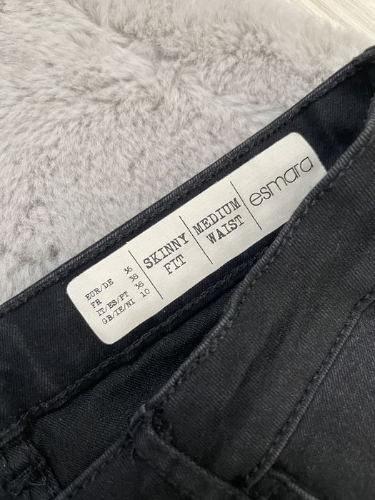 Jak nowe czarne klasyczne jeansy skinny fit