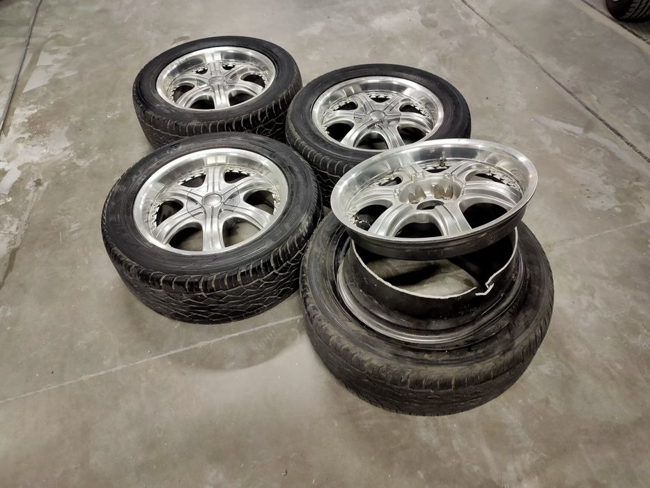 Диски с шинами,r18 255/55 один диск удареный