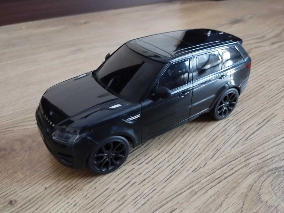 Машинка Range Rover на пульті керування