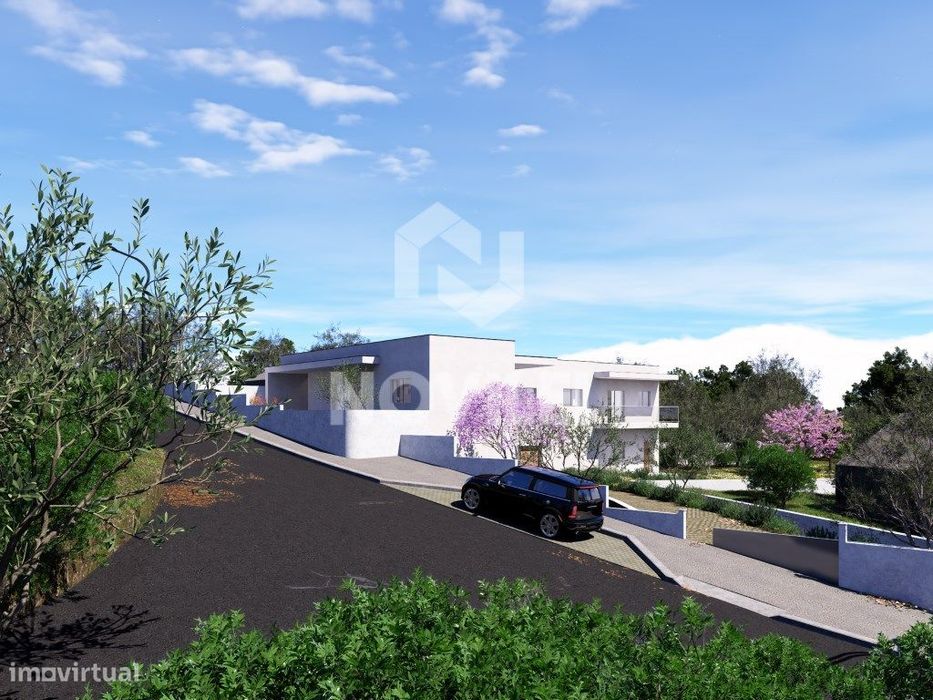 Terreno com 1260m² localizado a poucos minutos de Leiria.