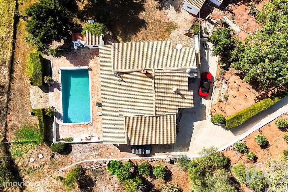 Moradia isolada T3 em Bensafrim e Barão de São João de 185 m2