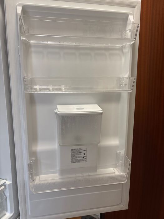 Frigorífico em excelentes condições pra sair rápido!!!