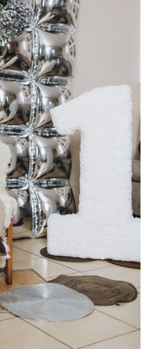 Цифра на 1 рік велика об‘ємна