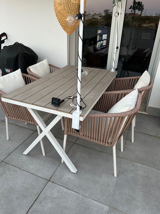 Mesa exterior El corte inglês