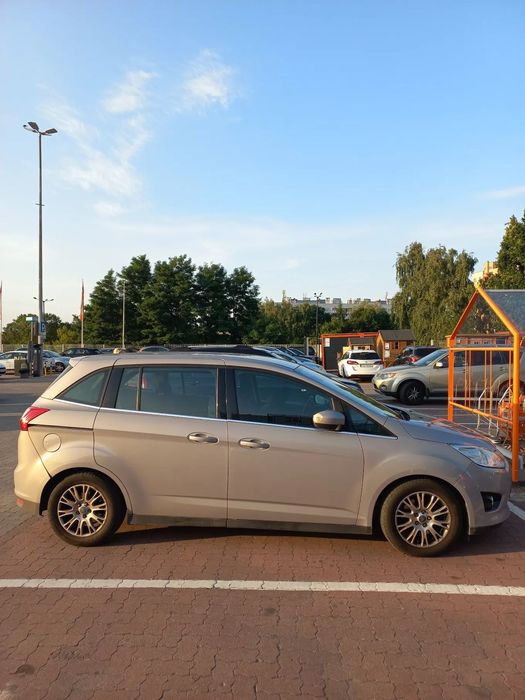 Ford Grand C-MAX Rodzinny mini van niski przebieg opony lato zima na felgach w cenie