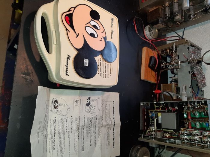 Gira discos mala mickey mouse com mais de 40 anos