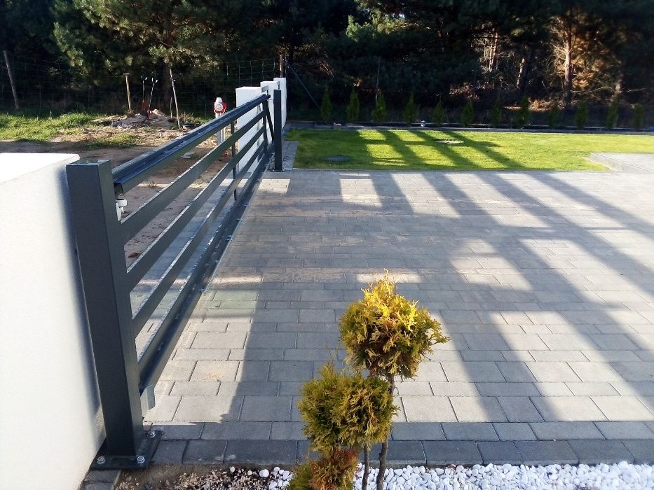 Bramy ogrodzenia balustrady furtki