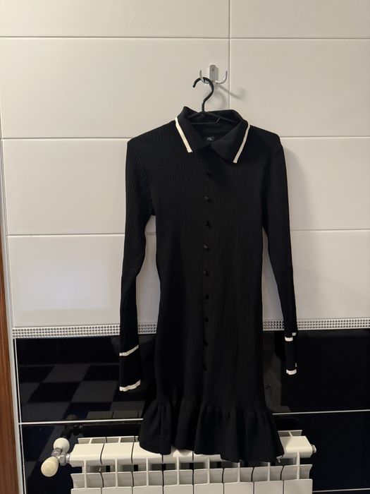 Сукня , плаття  чорного кольору