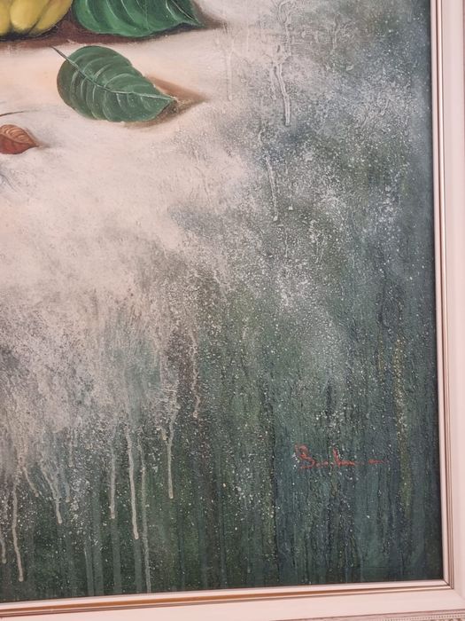 Quadros com moldura dourada