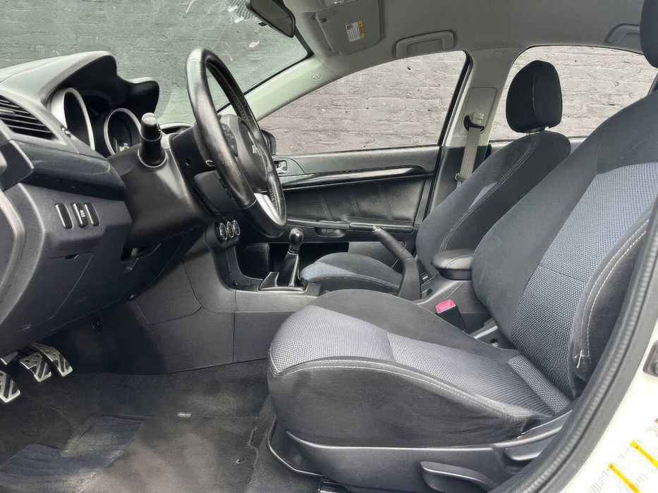 Mitsubishi Lancer Evolution GSR      2014