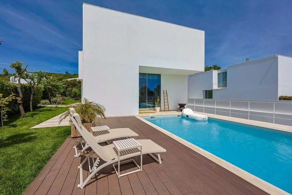 Moradia T3 com piscina em Carnaxide – Oeiras