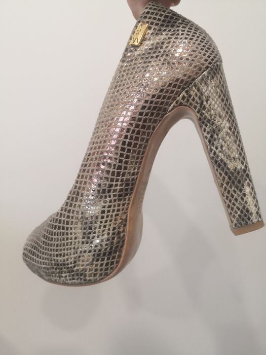 Stilettos da Samelli com padrão de cobra brilhante