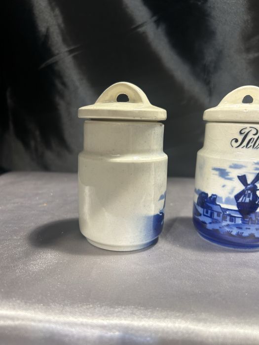 Zestaw czterech ceramicznych pojemników na przyprawy holenderski wzór