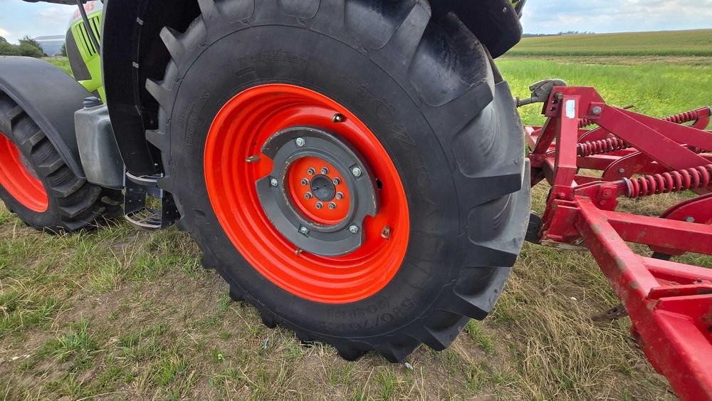 Трактор Claas Arion 620