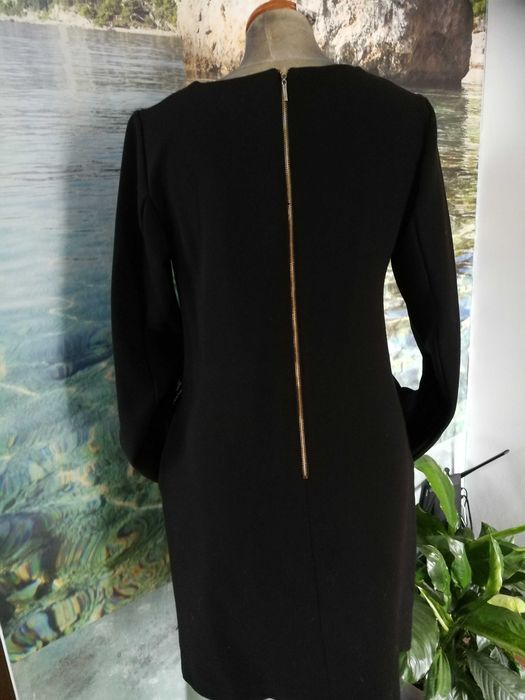 Sukienka klasyczna czarna trapezowa kieszenie