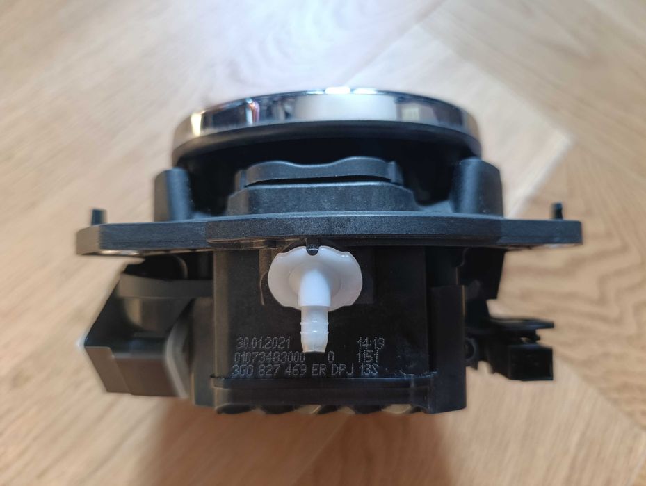Kamera cofania VW Passat B8 + okablowanie