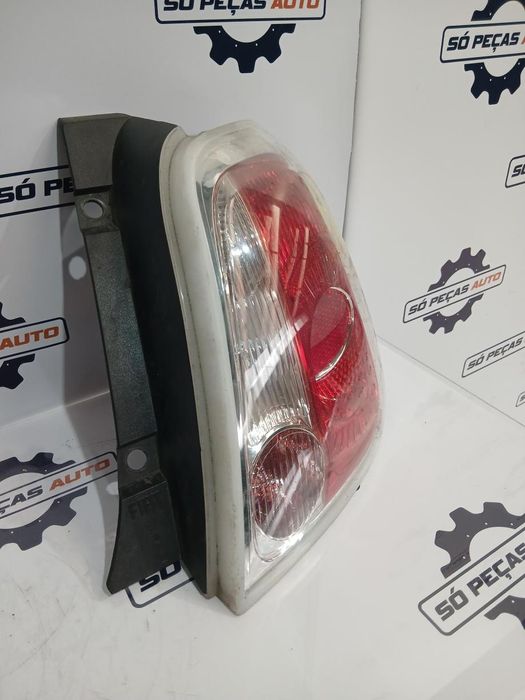 FAROLIM DIREITO BRANCO FIAT 500 312 1.2 12V 2007-2015 ANO: 2010