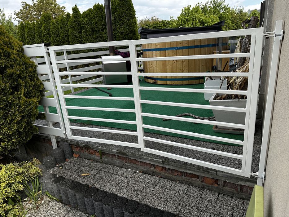 Barierka ocynkowana solidna 10,5 mb. Plus furtka