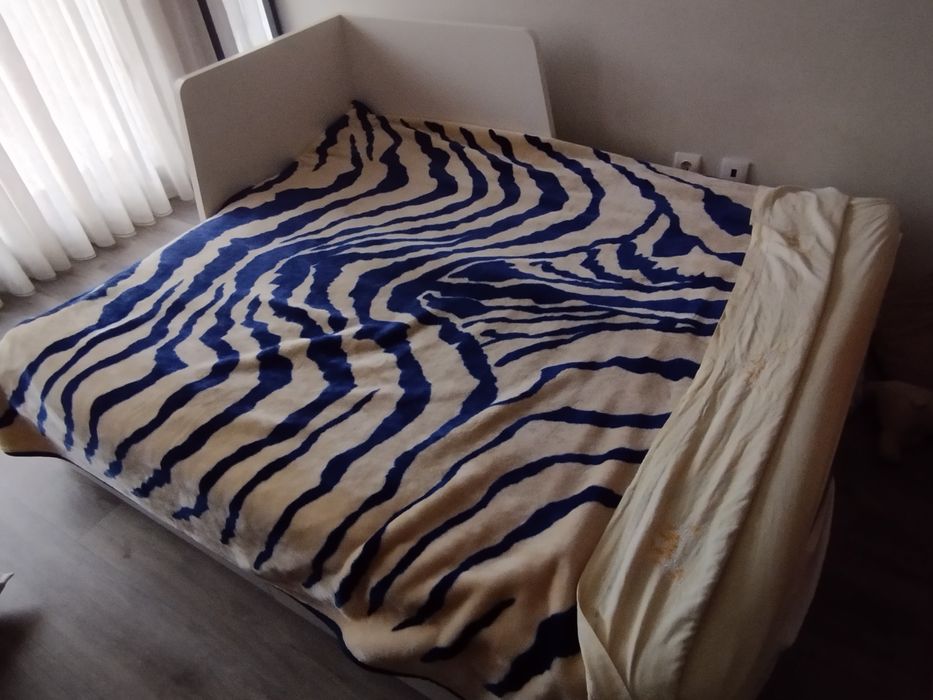 Cama solteiro branca