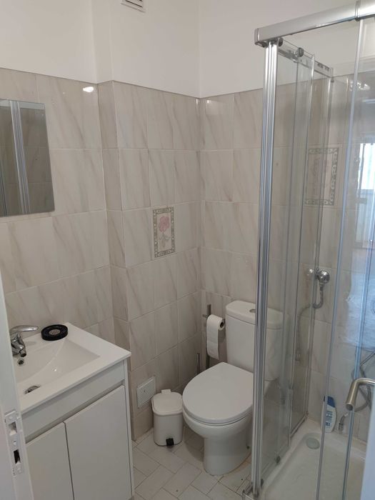 Alugo Quarto - Moita