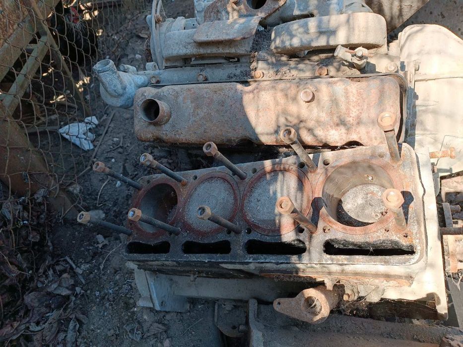 Мотори Газ 24 69 уаз колінвал головка розбераю