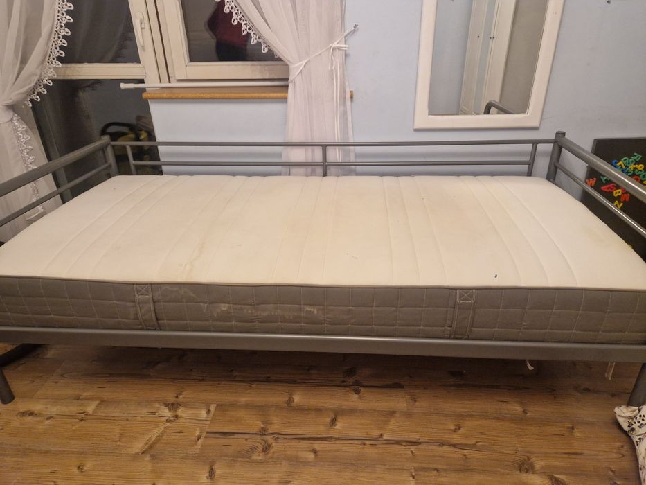 Rama łóżka Ikea szara metalowa.