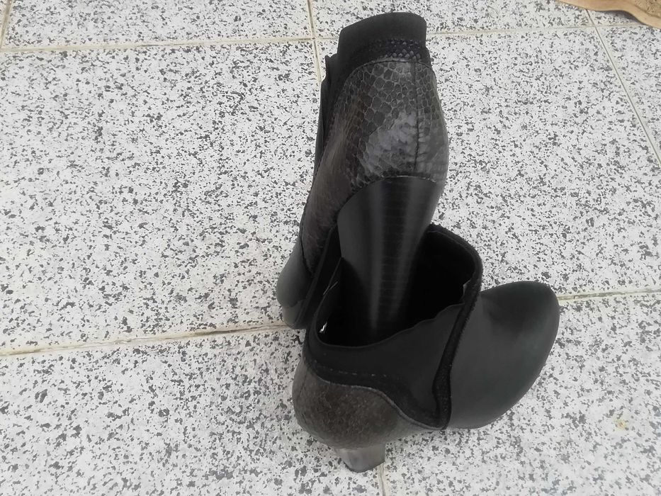 Botas pretas salto alto, como novas
