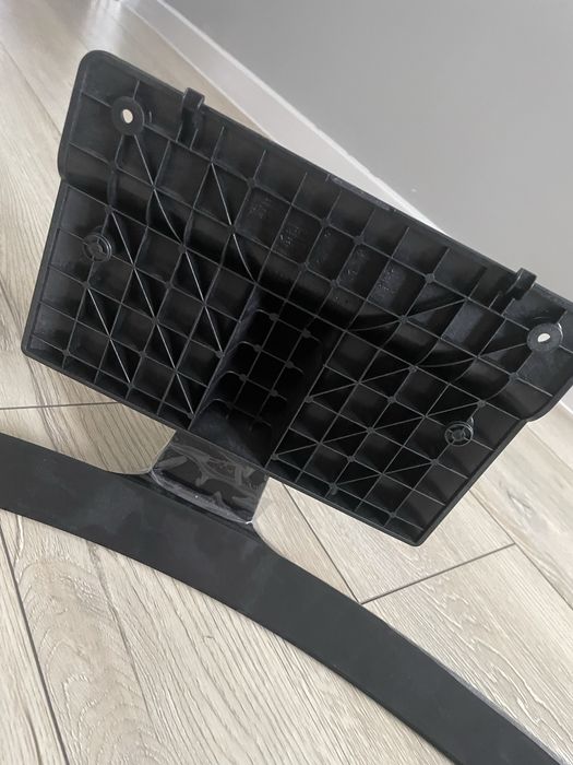 Wspornik łacznik wraz ze stopa podstawa do telewizora LG
