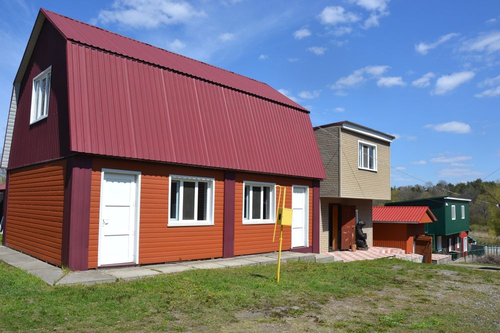 Помешкання на березі озера в селі Власівка.