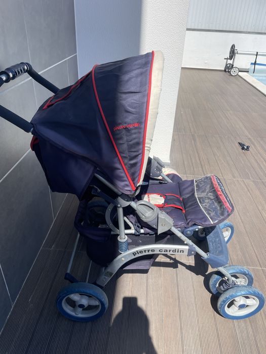 Carrinho de bebé mais coco de bebe com algumas marcas de uso ……………….