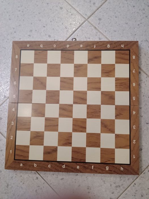 Jogo de Xadrez / Damas / Gamão 3 em 1