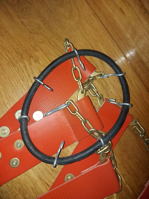 Автомобільні ланцюги паски на колеса італія