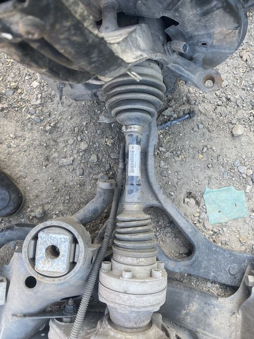 Полуось передняя правая Volkswagen Touareg