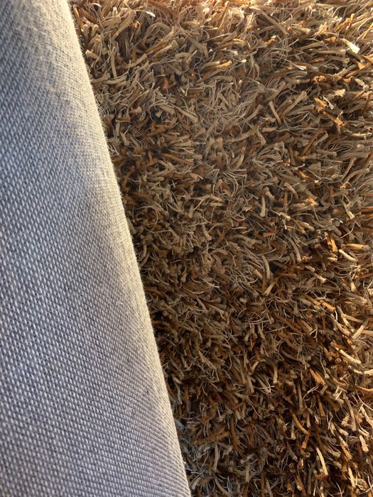 Tapete de pêlo alto - tons castanhos