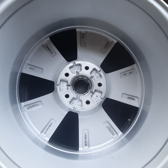 Диски Nissan R18 5x114.3 7.5j ET45 ЦО 66.1 оригінал стан нових