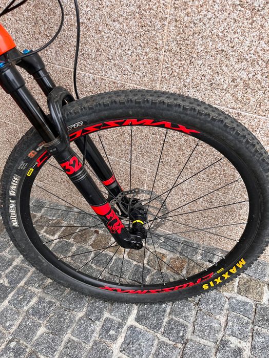 Bicicleta em carbono Orbea ozi m50