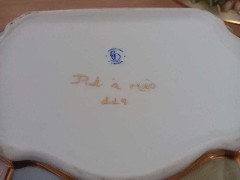 Conjunto de louça de porcelana limoges,  pintada à mão