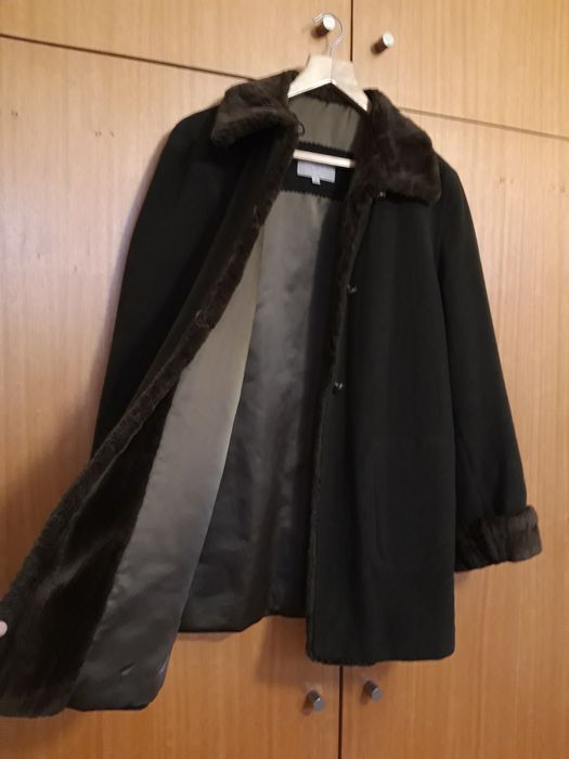 Casaco de Inverno da Cortefiel com gola e punhos de pelúcia (M)