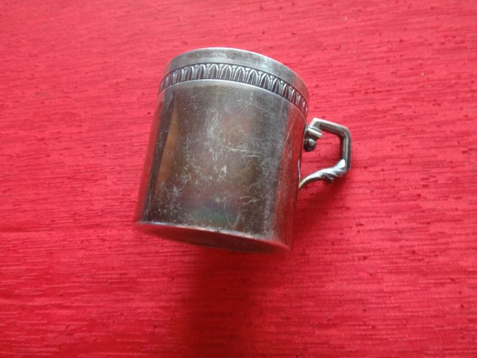 Srebrna   filiżanka