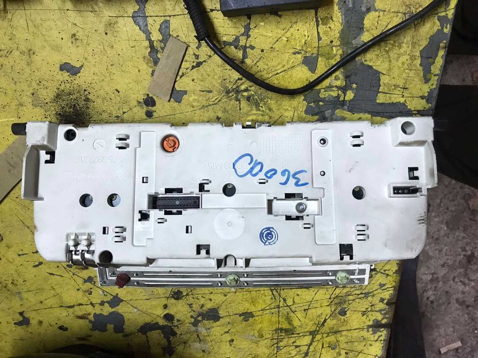 Панель приборов Фольксваген Т-4 єлектронная с тахометром