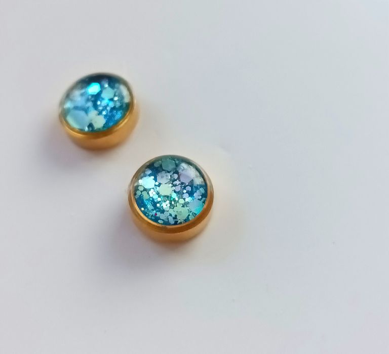 Niebieskie kolczyki stalowe błyszczące 8mm