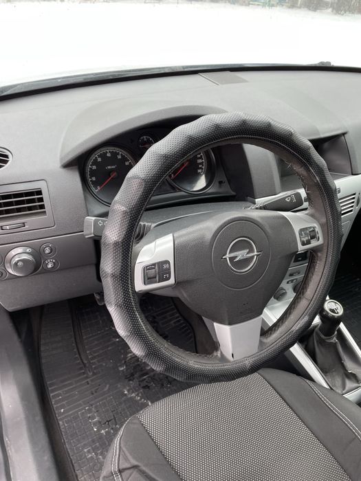 Опель Астра 2012 рік