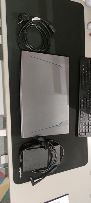 Portátil Clevo NL5a64584964746497120