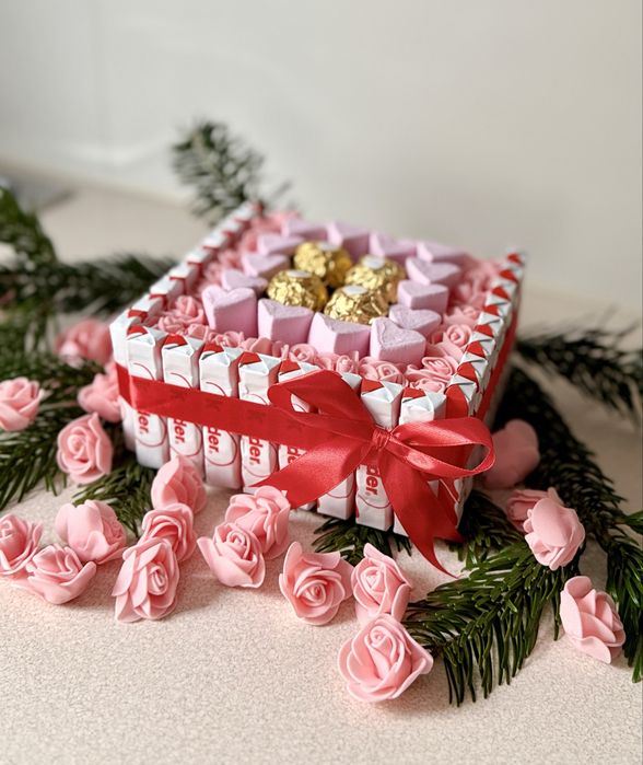 Pudełko prezentowe słodyczy/box prezentowy  z róż, ferrero rocher