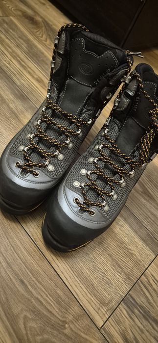Buty Technical- wysokogórskie- nowe