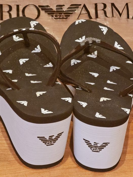 Sandalias Armani n. 36 (NOVAS  NUNCA USADAS)