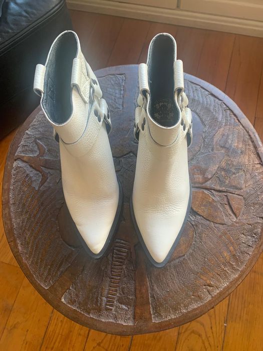 Botins em couro, tamanho 38, marca Catarina